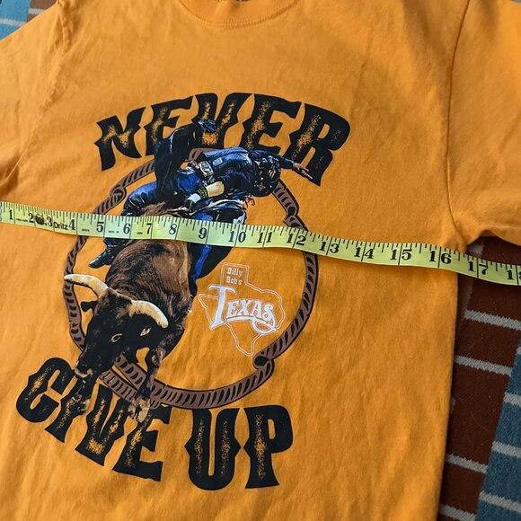 *B2G1F* Billy Bob's Texas "Never Give Up" T-Shirt - Picture 4 of 5
